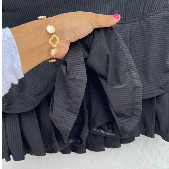 Athleta Womens Elastic Waist Double Layered Pleated Skirt Black Sz Small - Picture 7 of 8